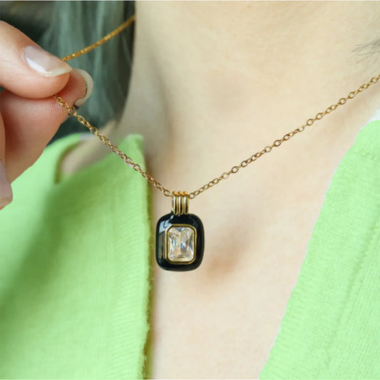 Black O Stone Necklace