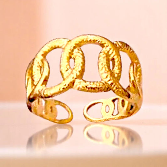 Criss Cross Circles Ring