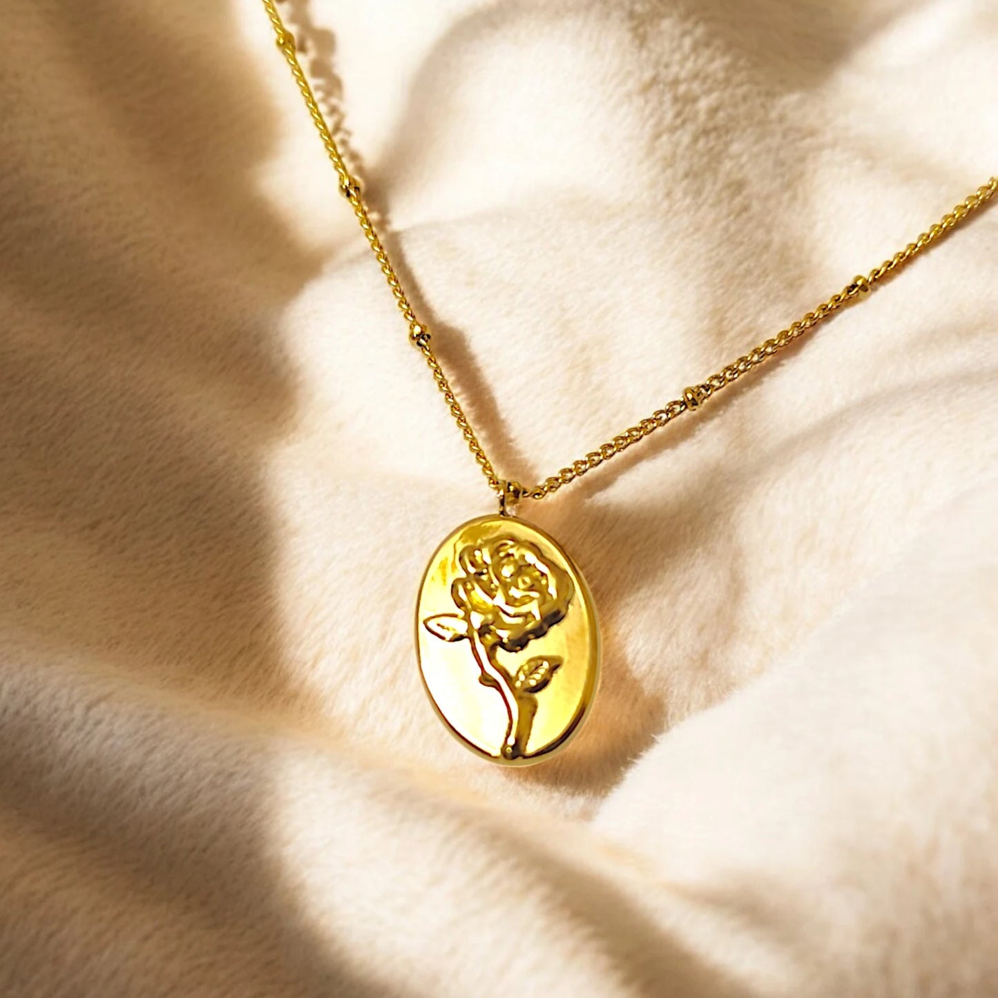 Rose Pendant Necklace