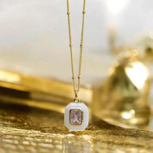 White O Stone Necklace
