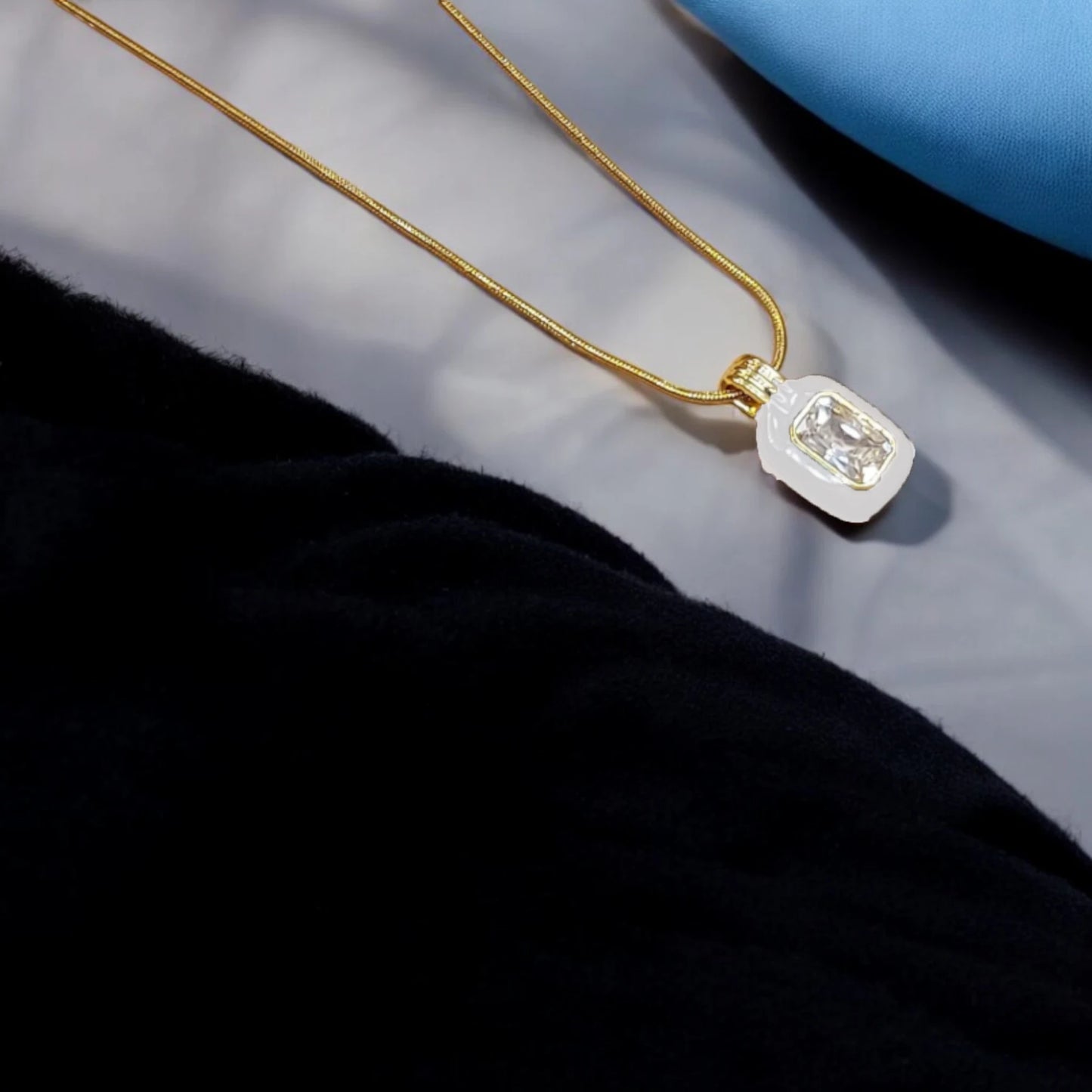 White O Stone Necklace