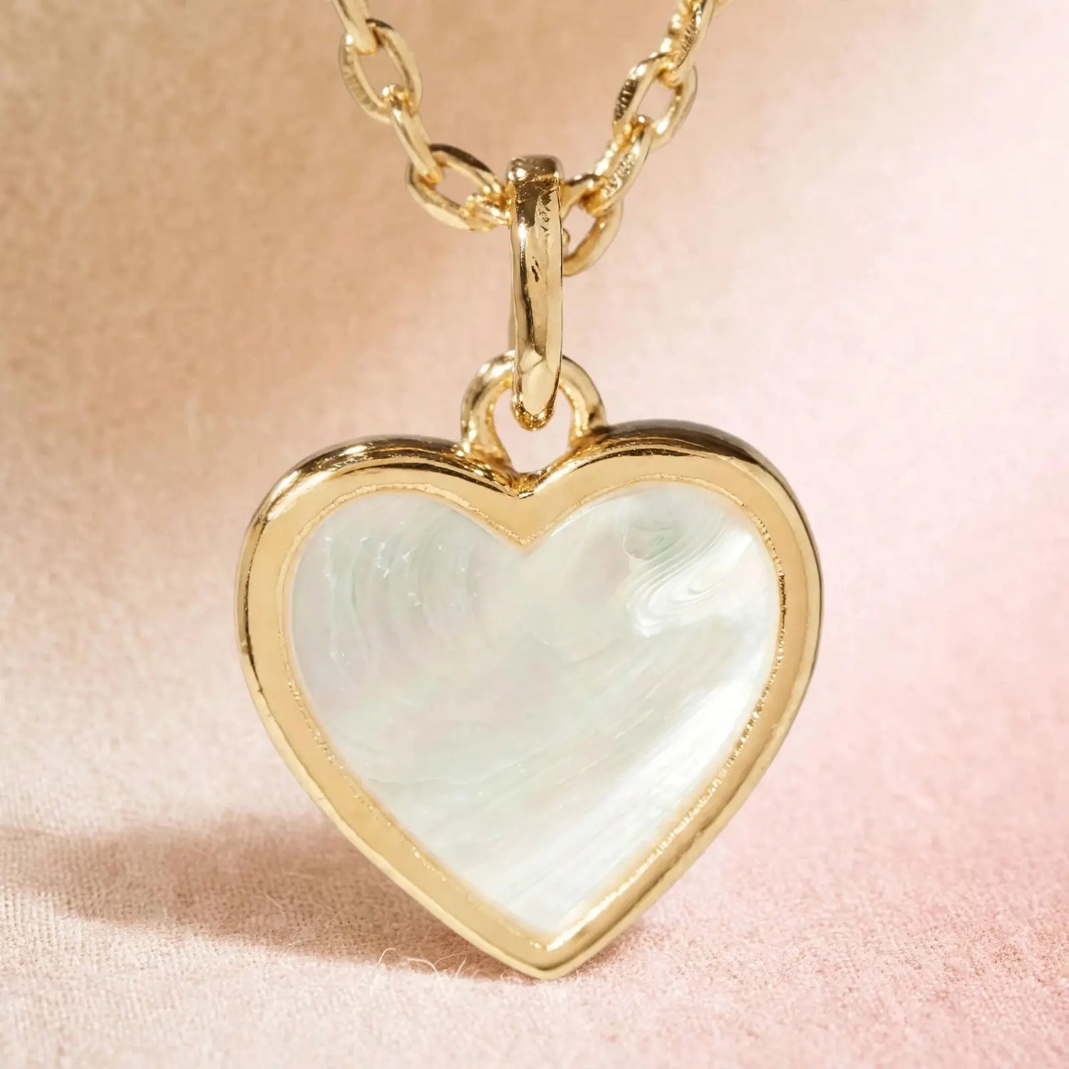 Blush Bond | White Pearl Heart Pendant Necklace