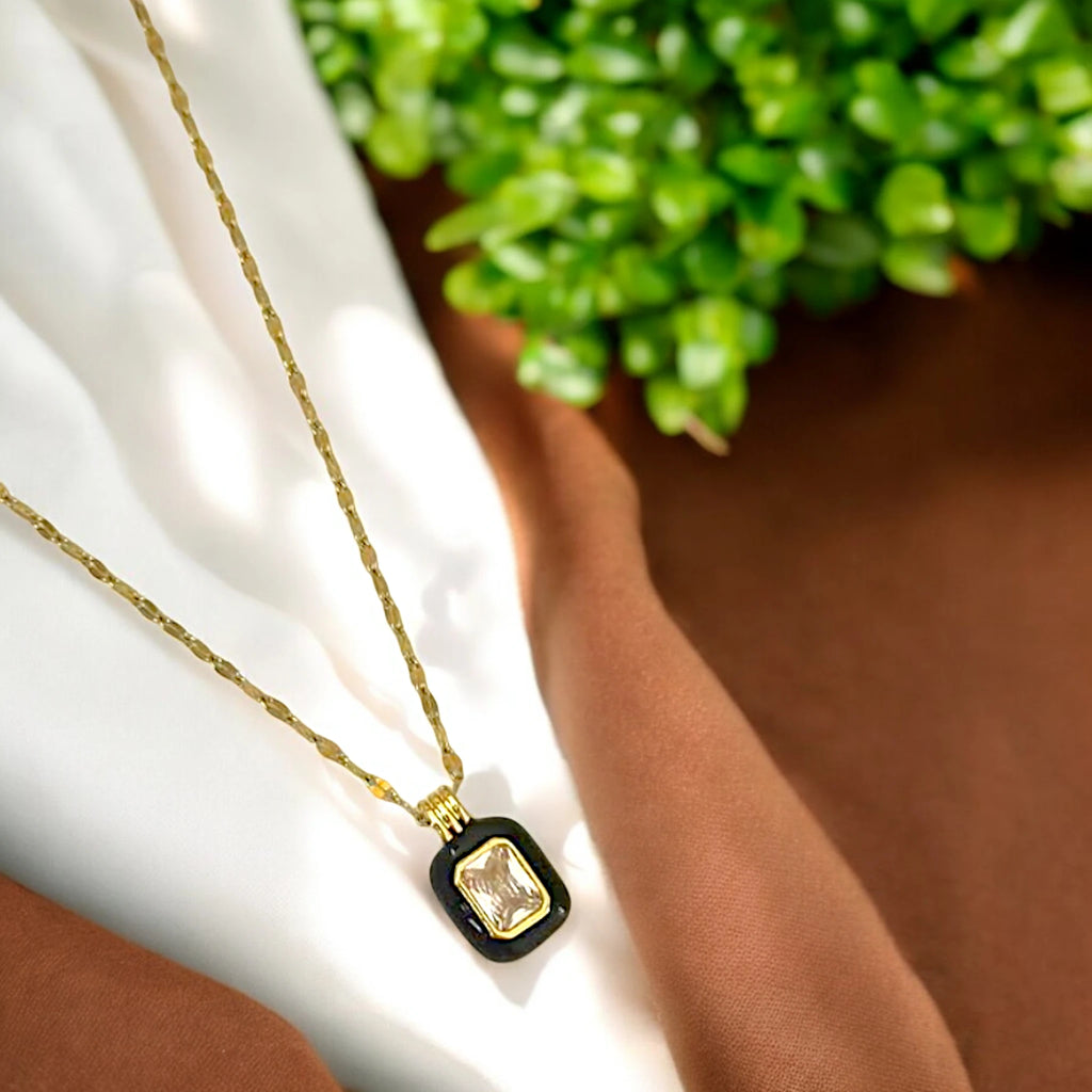 Black O Stone Necklace