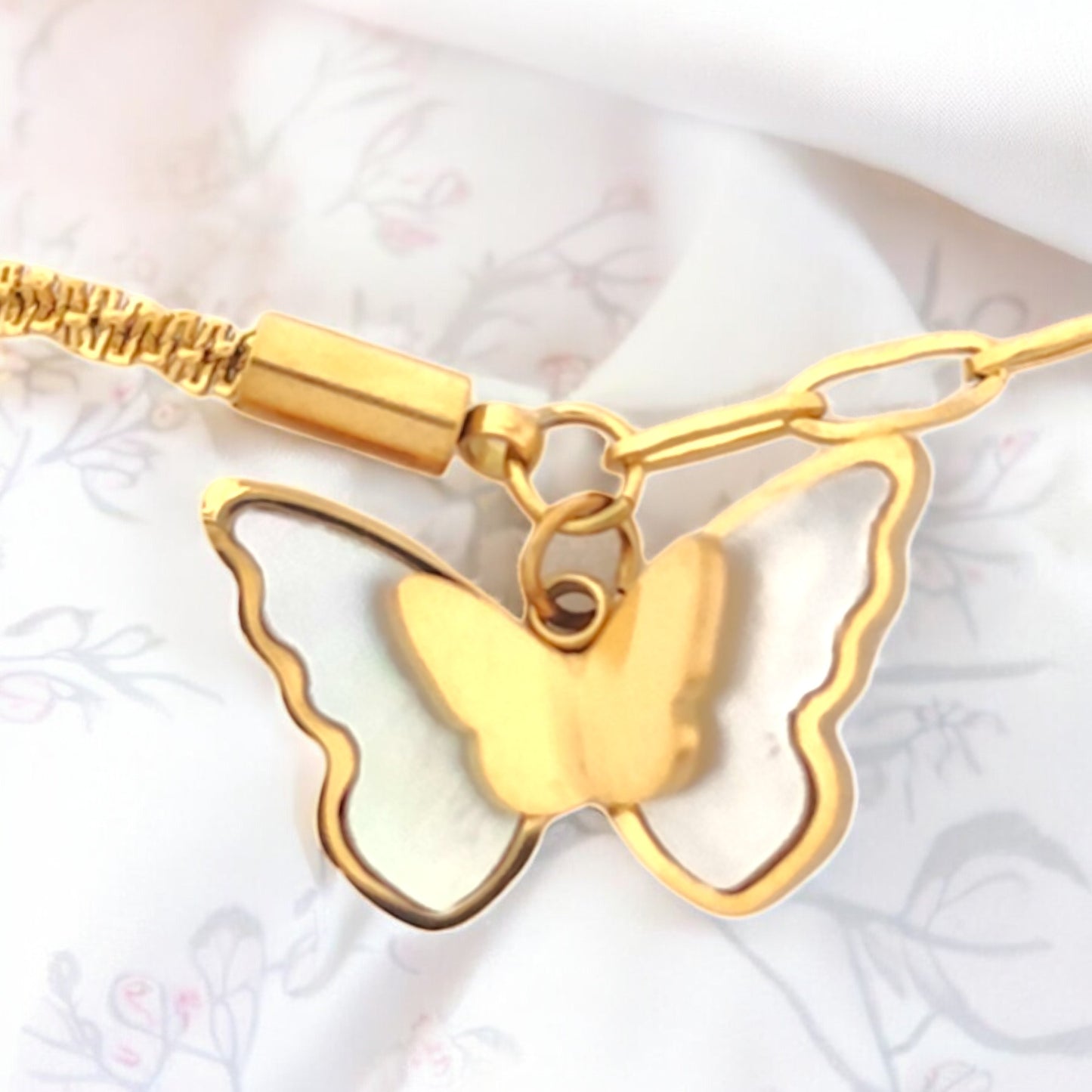 Butterfly Charm Gold Loose Bracelet