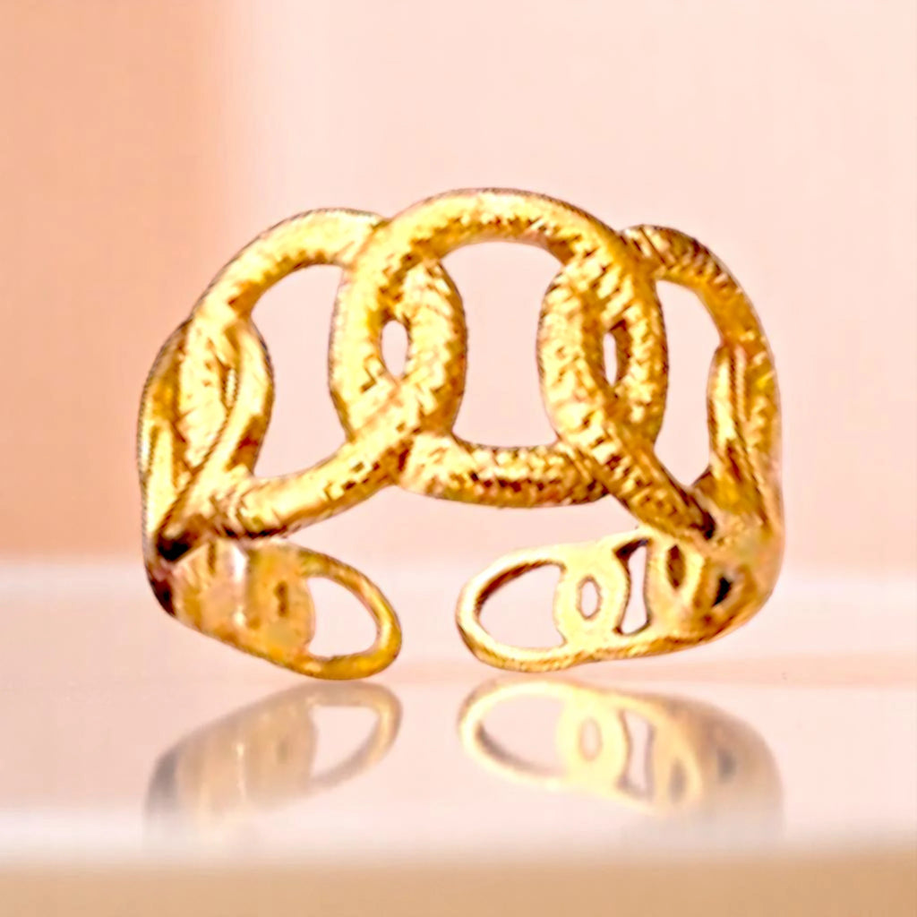 Criss Cross Circles Ring