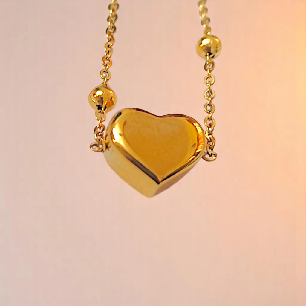 Bracelet zoom-in shot displayed on a light-toned background.