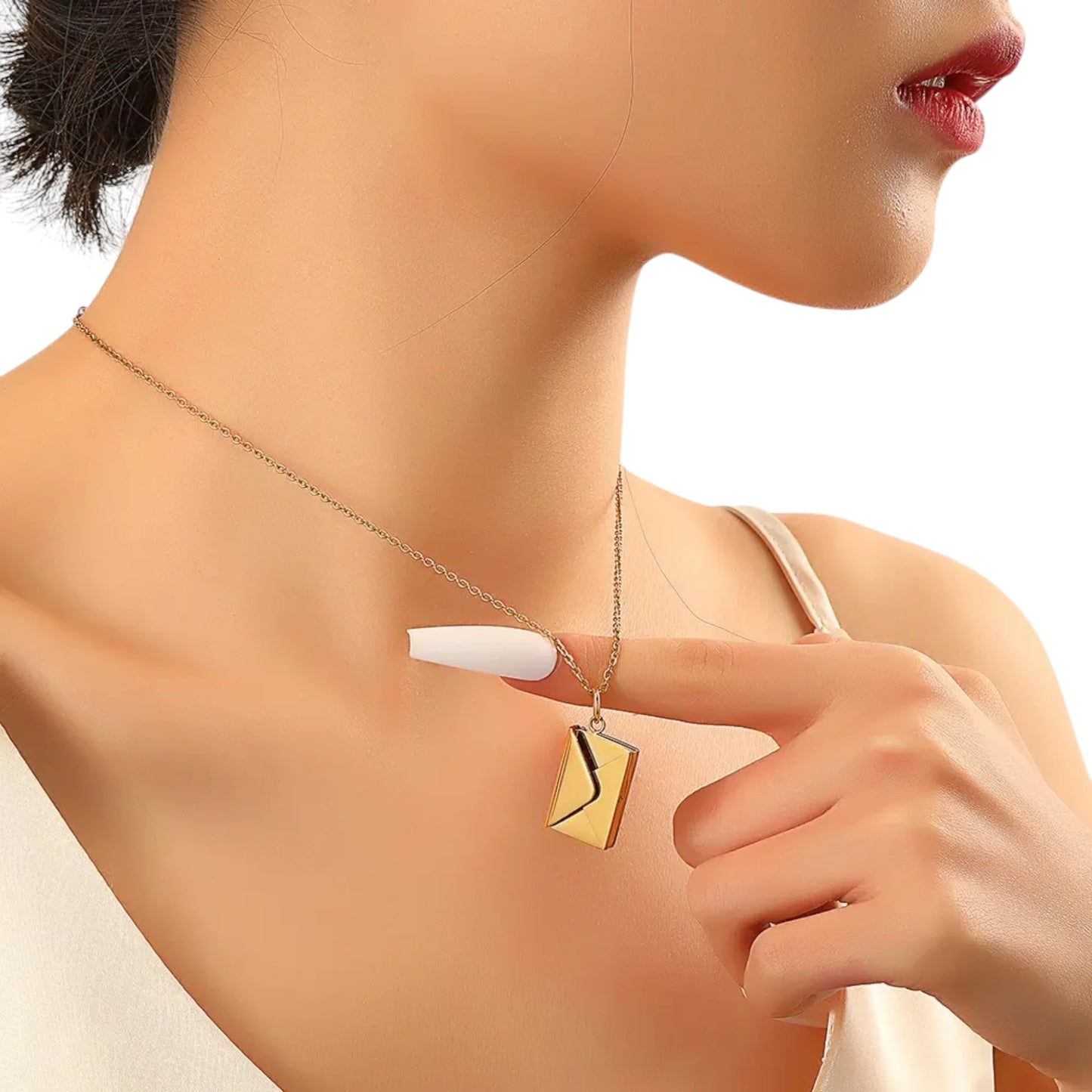 Necklace worn by a model.