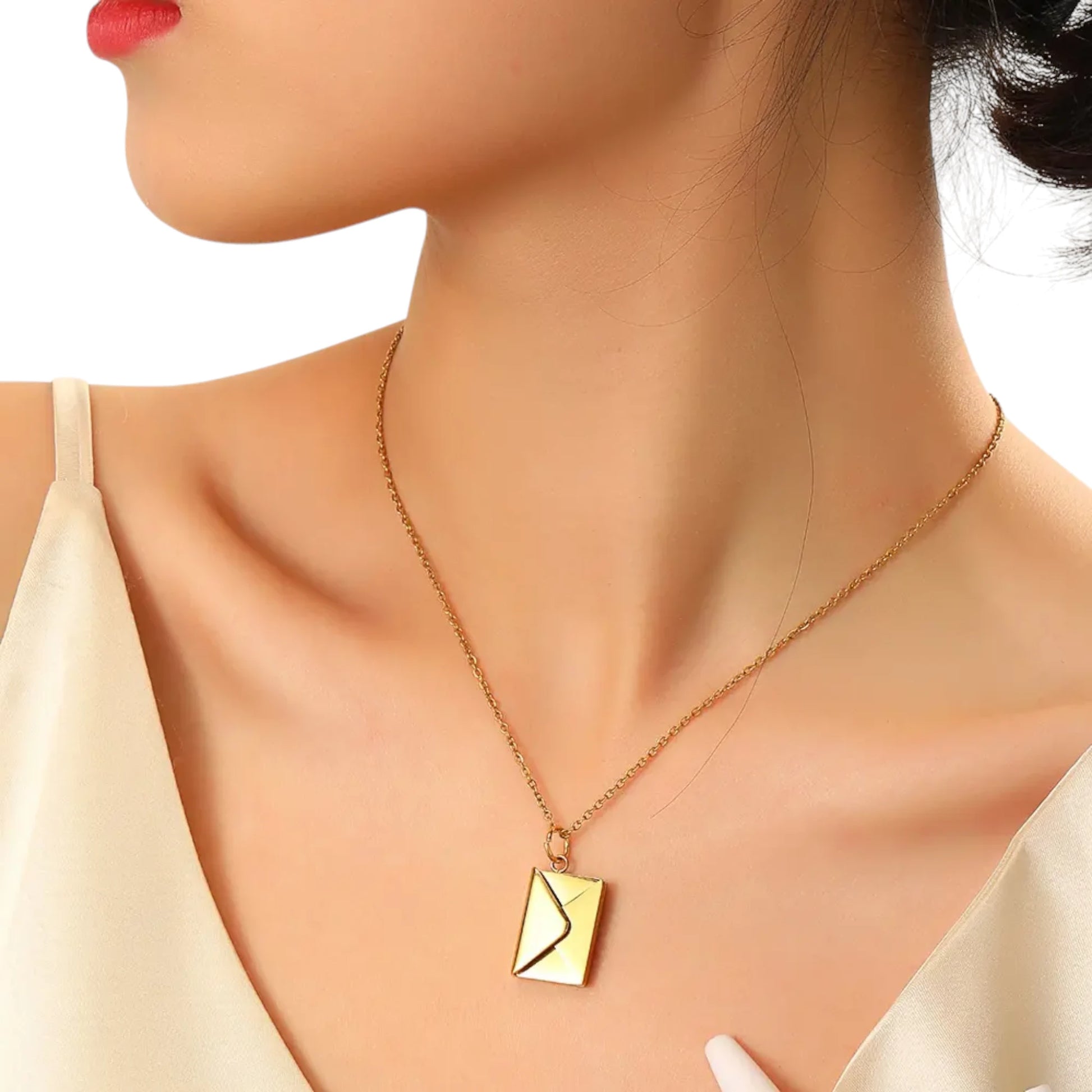 Necklace worn by a model.