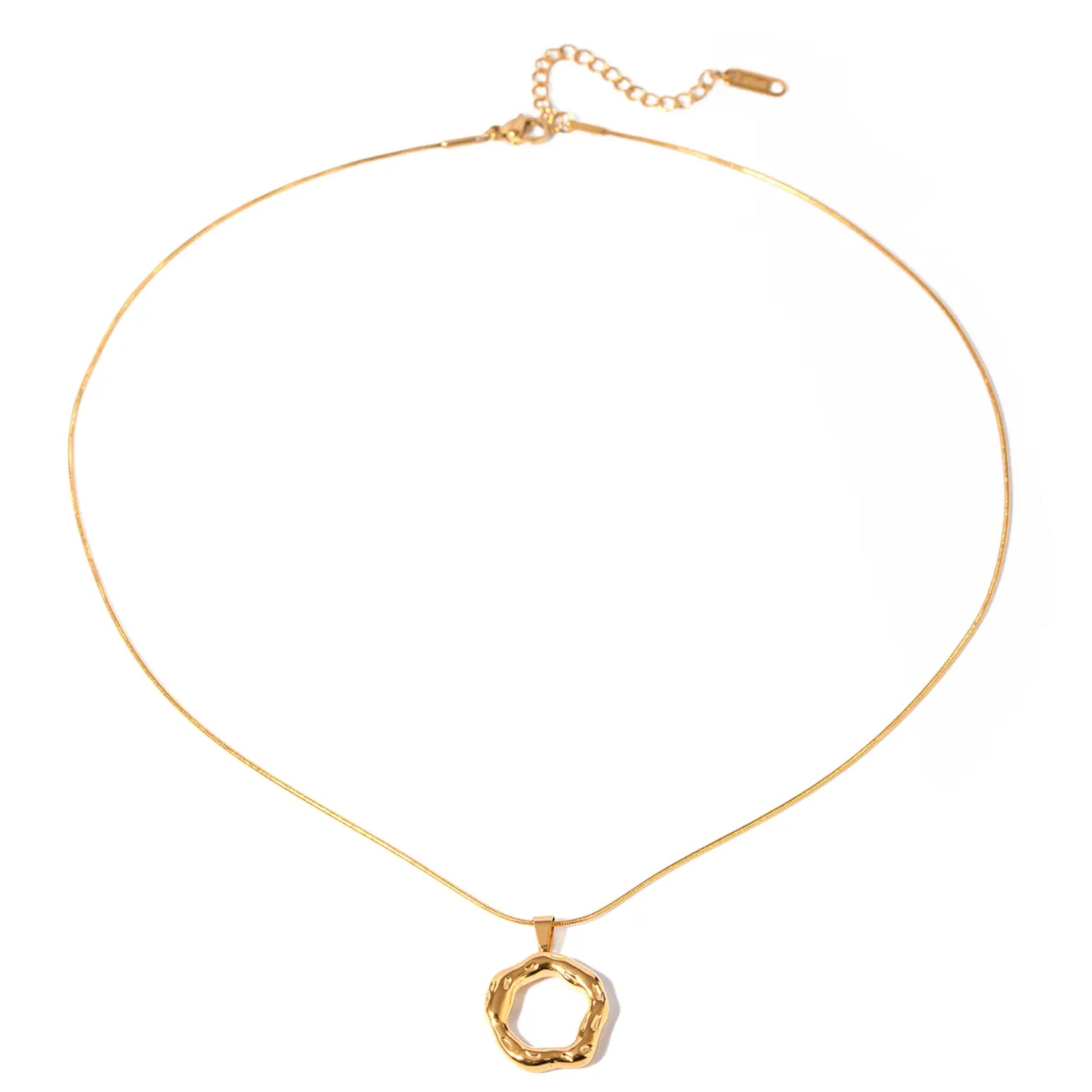 Wobbly O Pendant Necklace