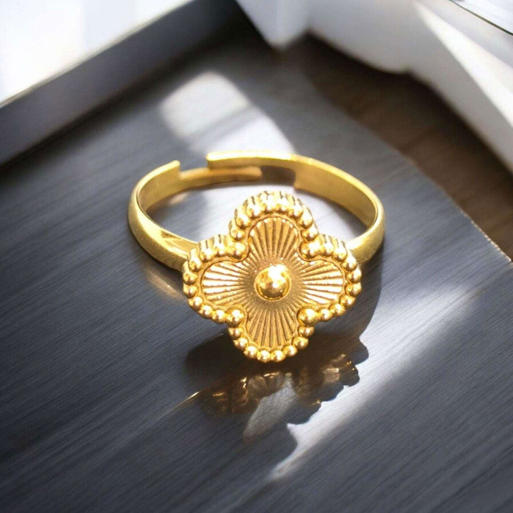 Gold Clover Jewelry Set