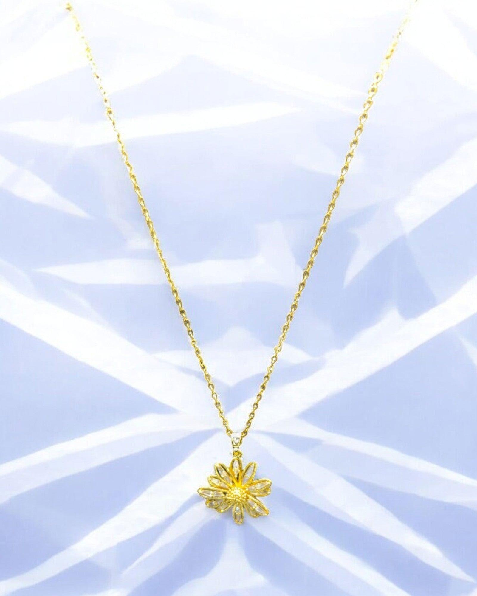 Gold Flower Pendant Necklace to Sparkle - JESPARA