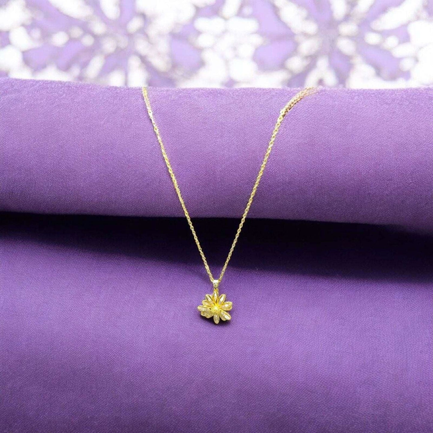 Gold Flower Pendant Necklace to Sparkle - JESPARA