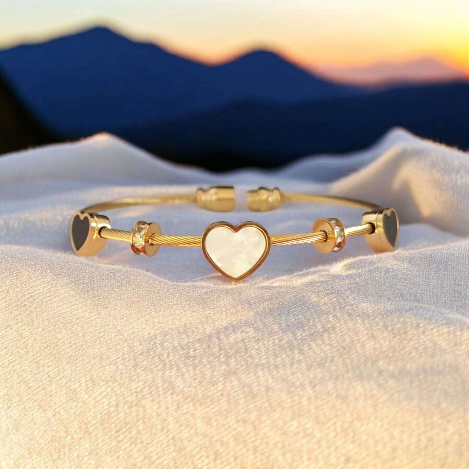 Gold Heart Bracelet with Crystals - JESPARA