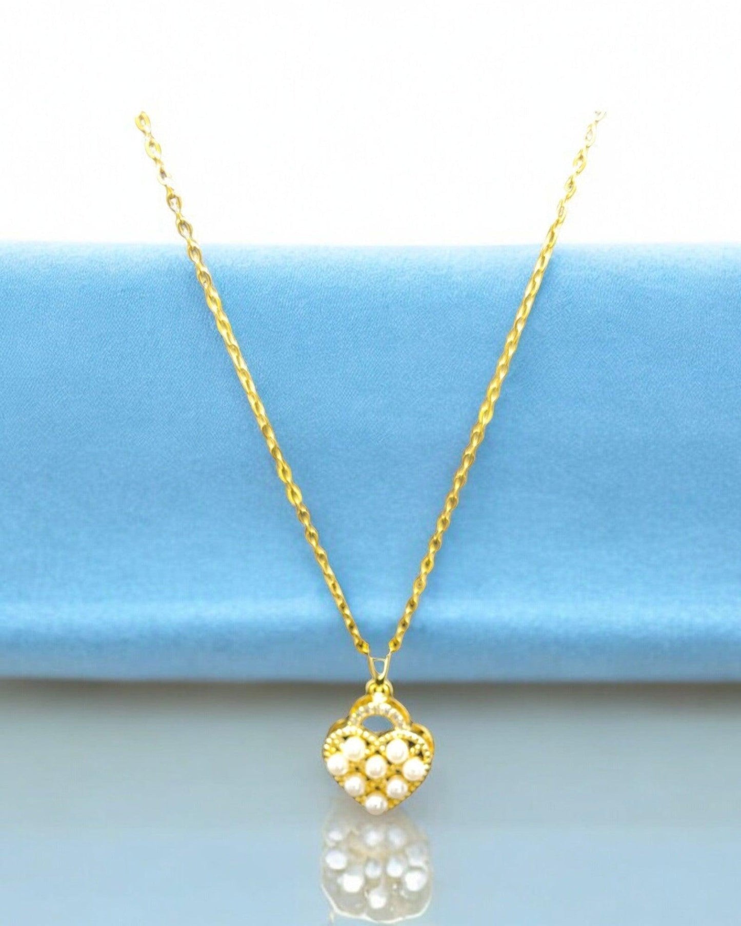 Gold Necklace with Pearl Heart Pendant - JESPARA