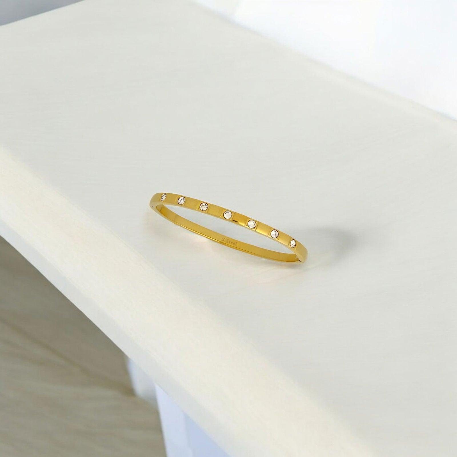 Gold Slim Bracelet with 7 Crystals - JESPARA