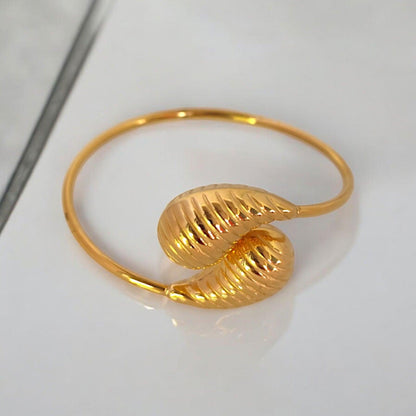 Gold Textured Hugging Water Drop Bracelet - JESPARA