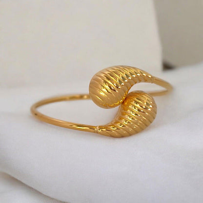 Gold Textured Hugging Water Drop Bracelet - JESPARA