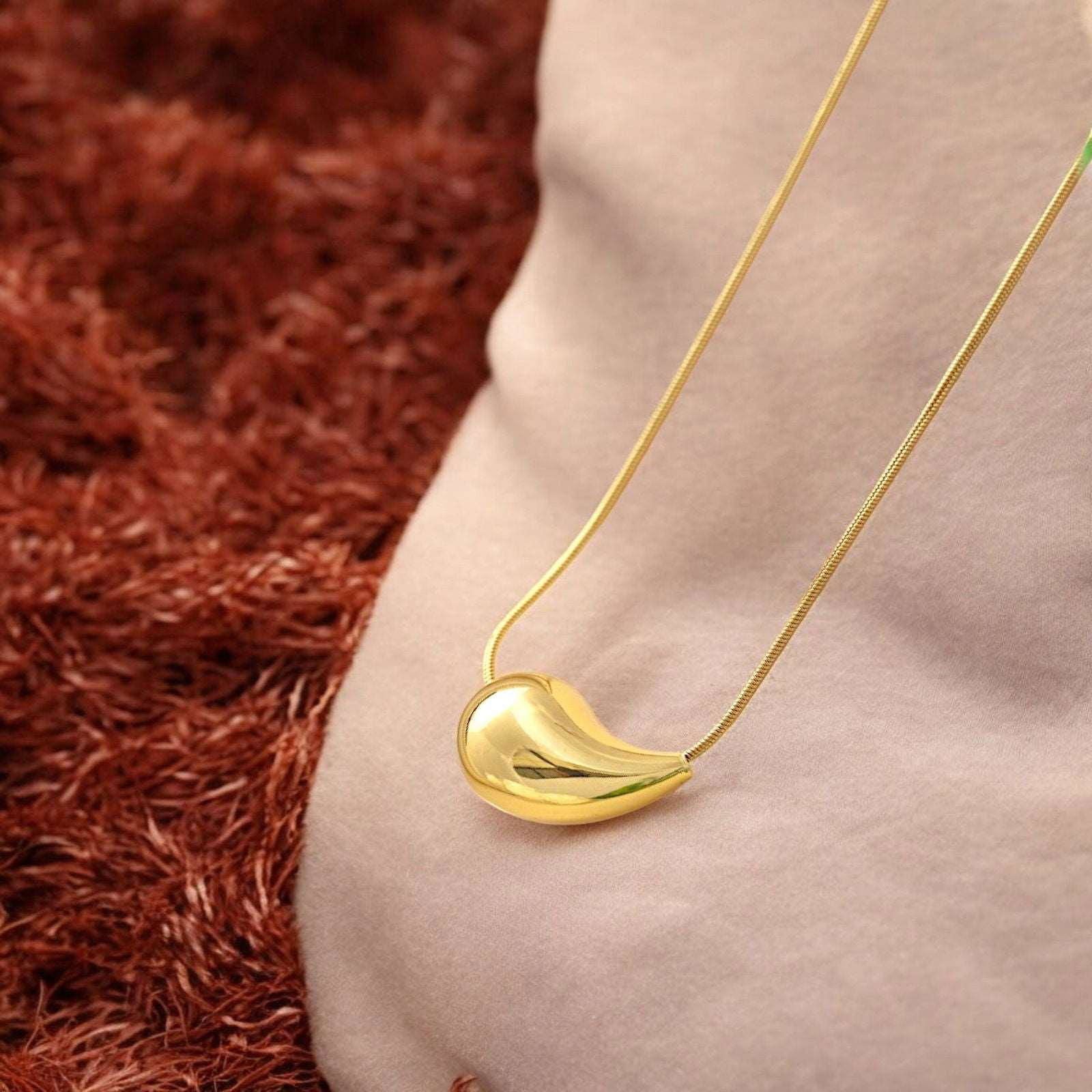 Gold Water Droplet Pendant Necklace - JESPARA