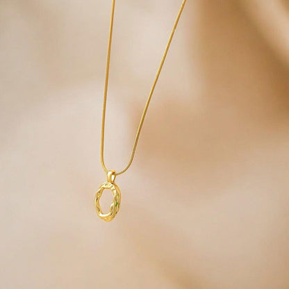 Gold Wobbly O Pendant Necklace - JESPARA