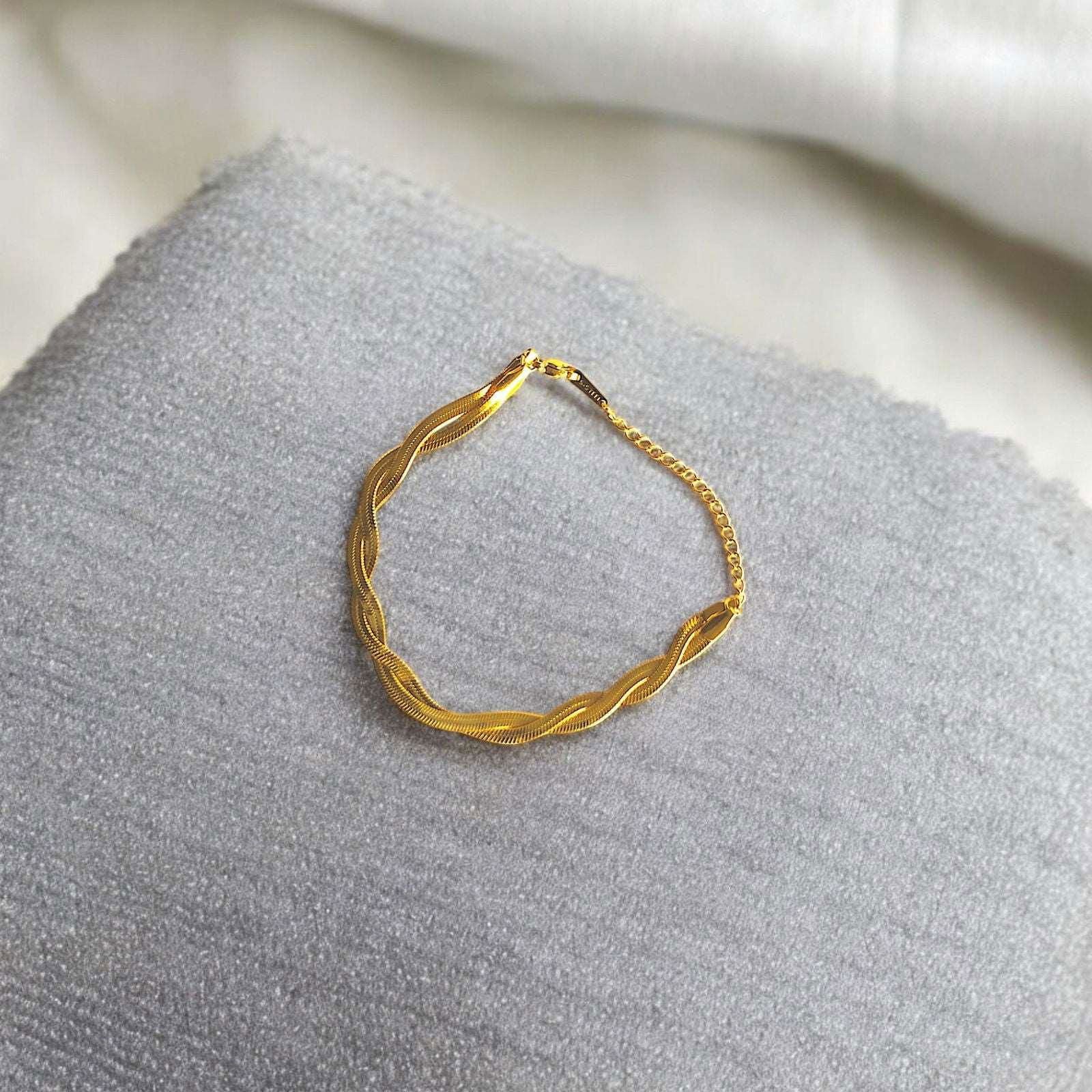 Twisted Gold Chain Loose Bracelet - JESPARA