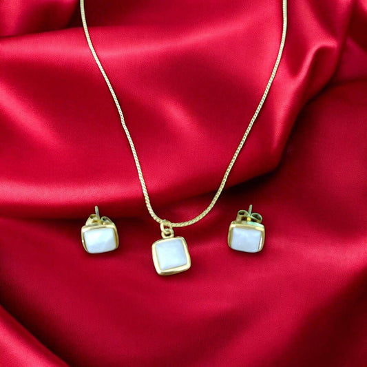 White Pearl Jewelry Set